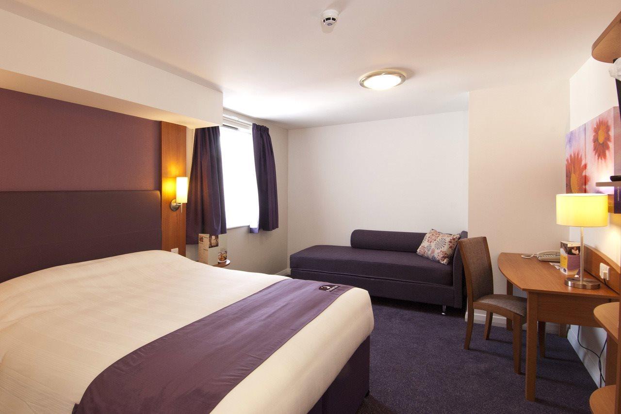 Premier Inn Exeter Central St. Davids Eksteriør billede