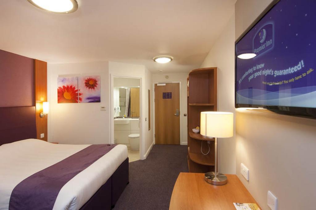Premier Inn Exeter Central St. Davids Eksteriør billede